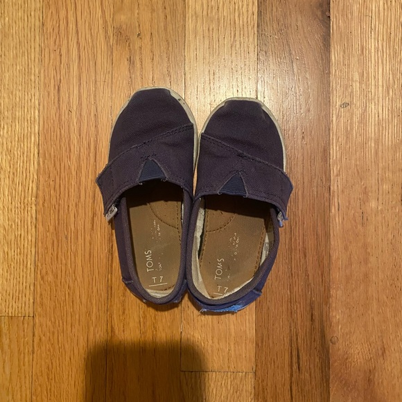 Toms - Picture 2 of 6